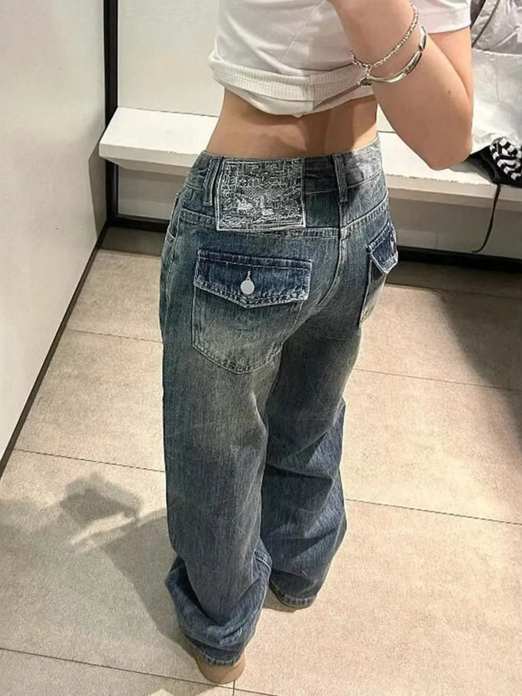 Women's Y2K Baggy Jeans Low Rise Wide Leg Denim Pants Vintage Washed Loose Trousers Streetwear with Unique Back Pocket Detail
