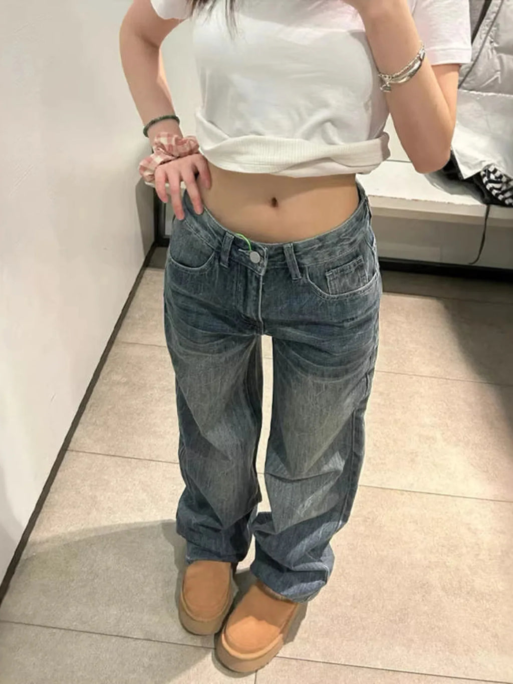 Women's Y2K Baggy Jeans Low Rise Wide Leg Denim Pants Vintage Washed Loose Trousers Streetwear with Unique Back Pocket Detail